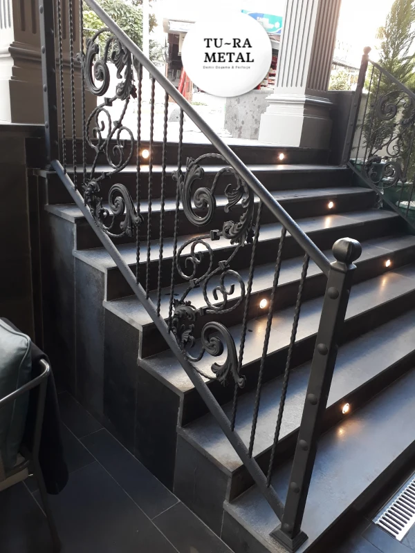 MERDİVEN KORKULUKLARI